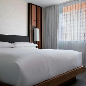 Guest Room King Bed